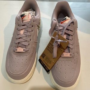 W Air Force 1 ‘07 SE NN amethyst ash women’s size 7.5 purple brand new